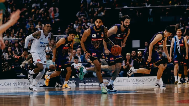 Kings defeat 36ers in front of record-breaking banner game crowd