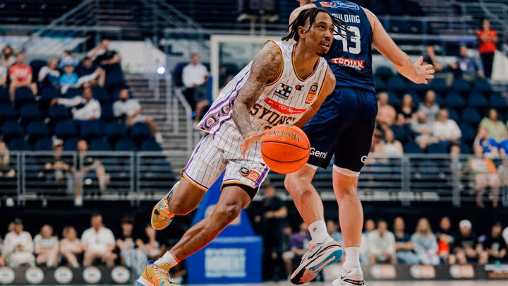 Hot-shooting United down Kings at Blitz