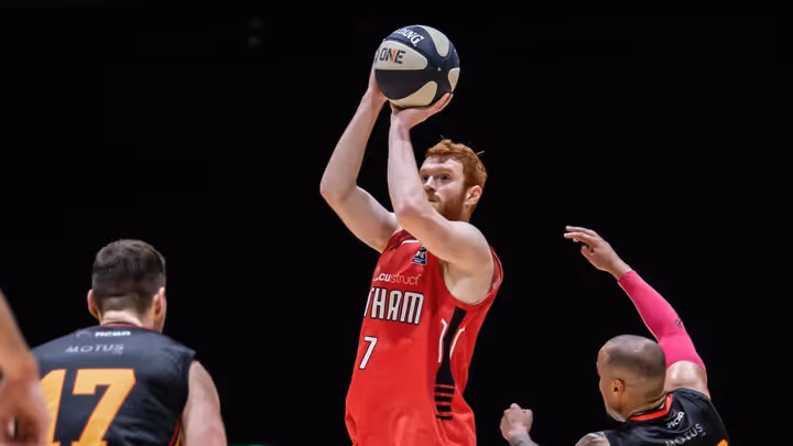 Glover's 31 points power Wildcats to victory over Tigers