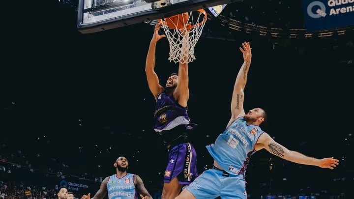 Second-half surge powers Kings to game three win in front of record crowd