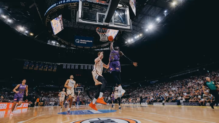 Kings clinch game three against Taipans to secure grand final spot