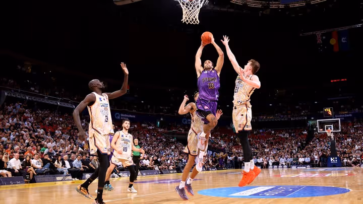 Kings fightback to defeat Taipans in game one