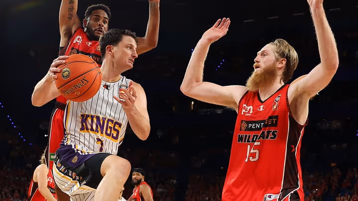 Kings end regular season with defeat to Wildcats