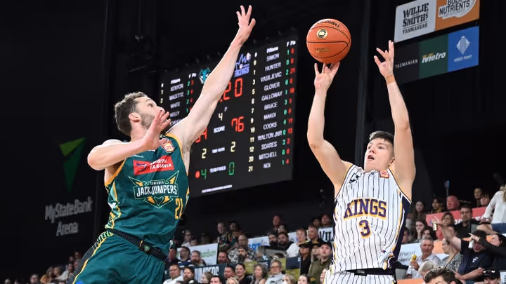 Kings overcome slow start to squash JackJumpers