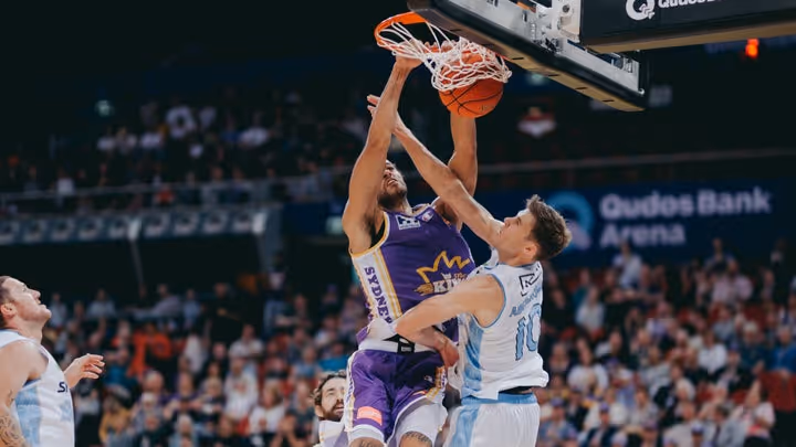 Kings fall to Breakers in front of NBL record crowd