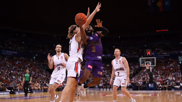 Kings outlast Hawks to clean sweep Freeway Series