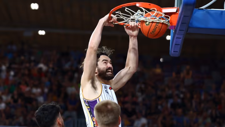 Historical offensive output steers Kings to win over Bullets