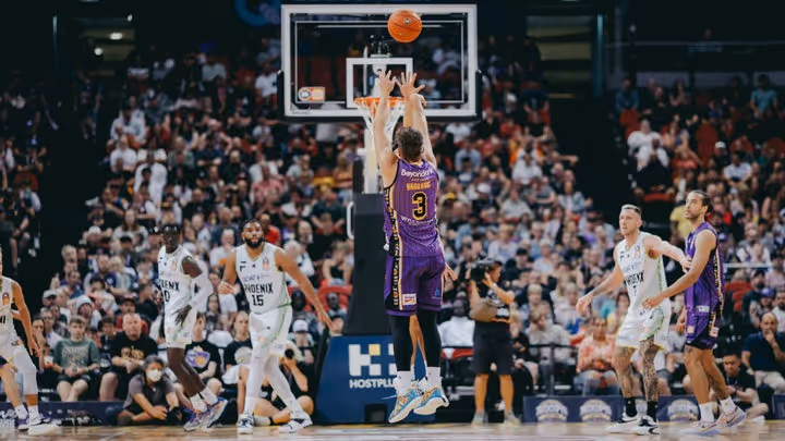 Vasiljevic explosion steers Kings to win over Phoenix