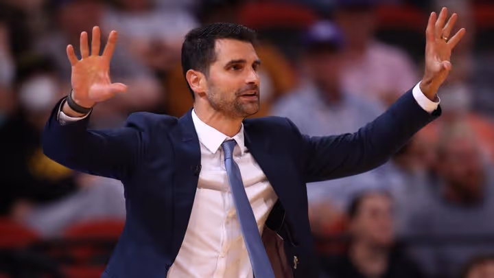 Lisch reflects on historic coaching debut
