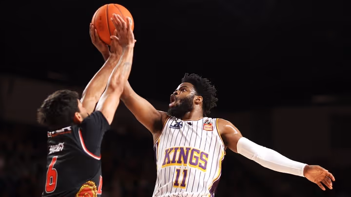 Kings look to continue imposing road record at Phoenix