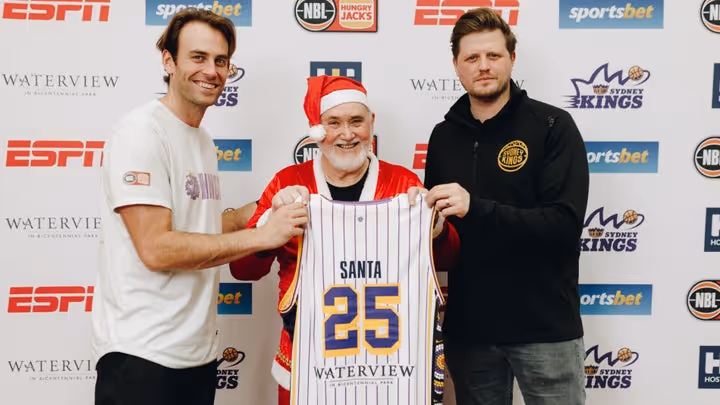 Sydney Kings sign Santa Claus for Christmas clash