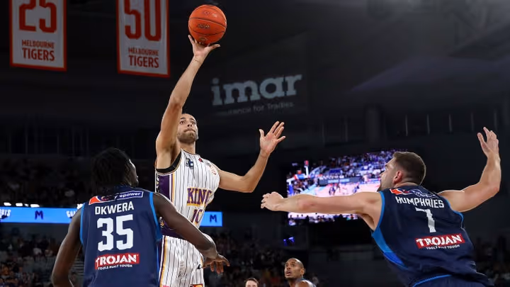 Road Kings smash United to extend streak to 16