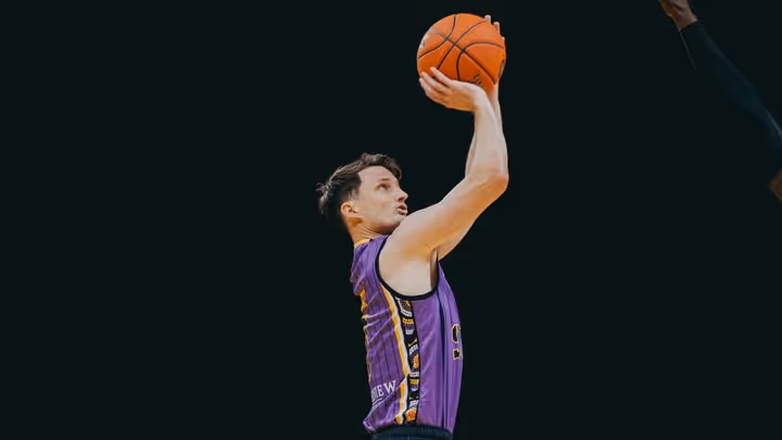 Sluggish Kings suffer season's first loss to Taipans