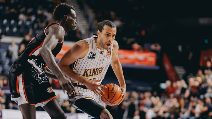 Xavier Cooks chats with Liam Santamaria on 'The Huddle'