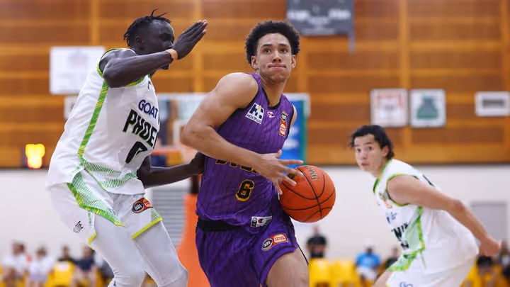 Electric fourth quarter sparks Kings' win against Phoenix