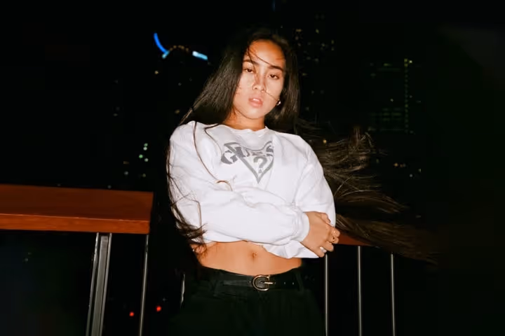 Lara Andallo debuting new single pre-game