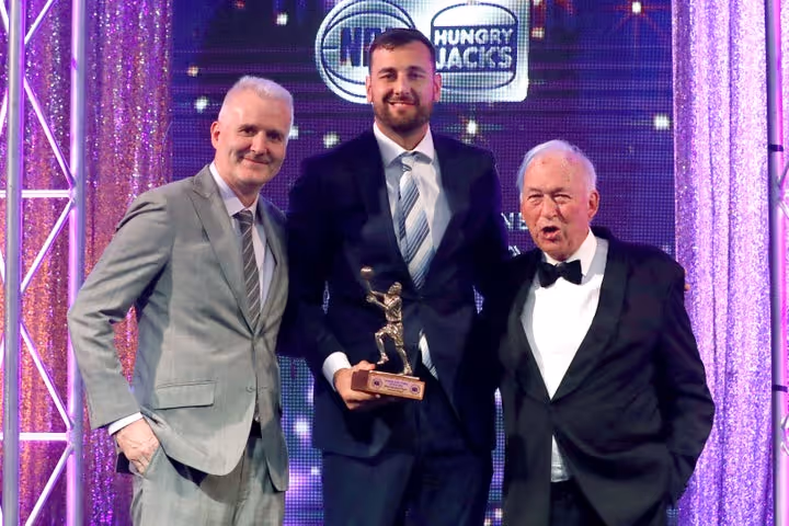 Andrew Bogut to present Jaylen Adams with his MVP Award