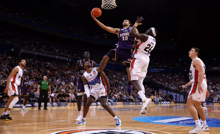Hawks edge Kings in epic at Qudos Bank Arena