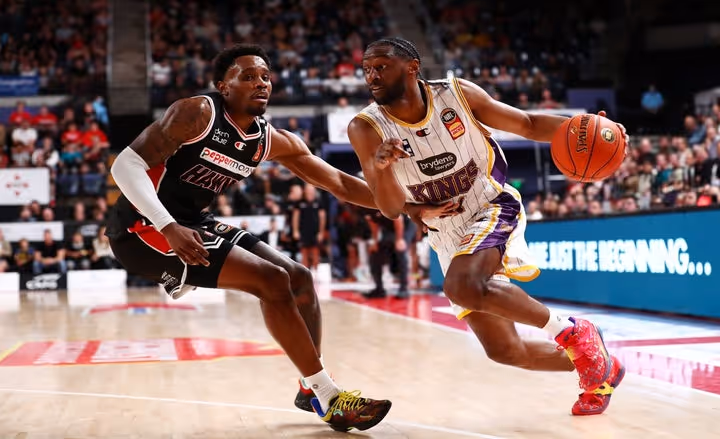 Kings win 13th straight after epic in Wollongong