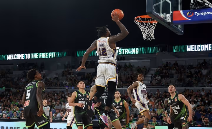 Kings win thriller over Phoenix to make it eight straight