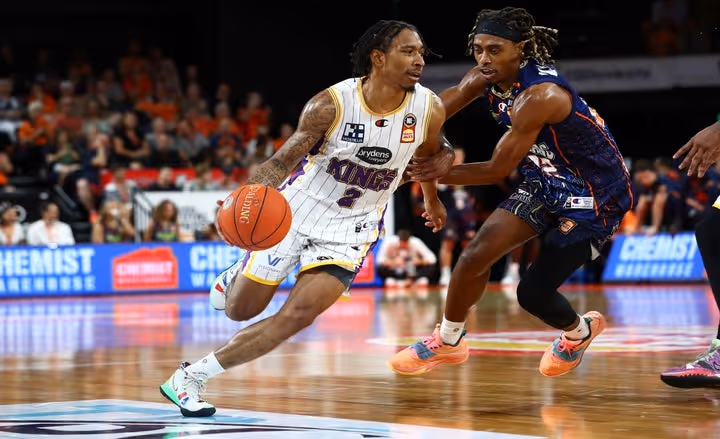 Adams leads Kings to solid win over the Taipans