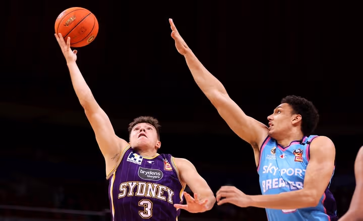 Vasiljevic leads Kings to bounce-back win over Breakers