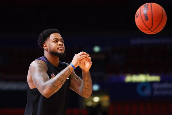 Kings big man Jarell Martin commits for NBL22