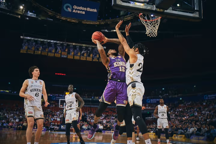 Kings bounce back with a win over the 36ers