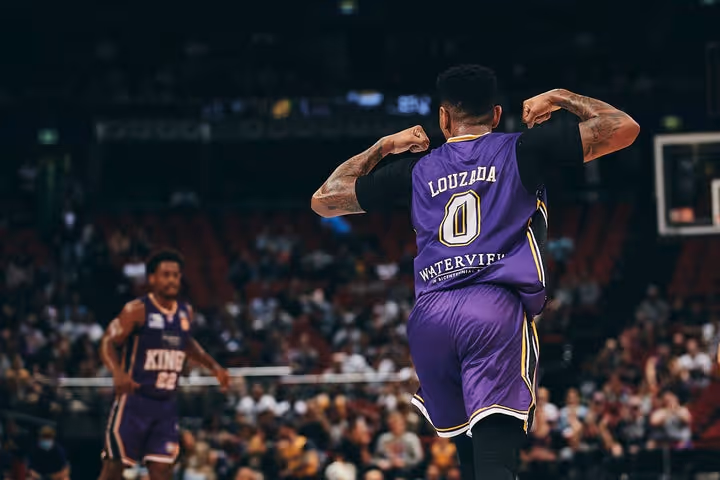 Kings lock in for biggest ever win over United