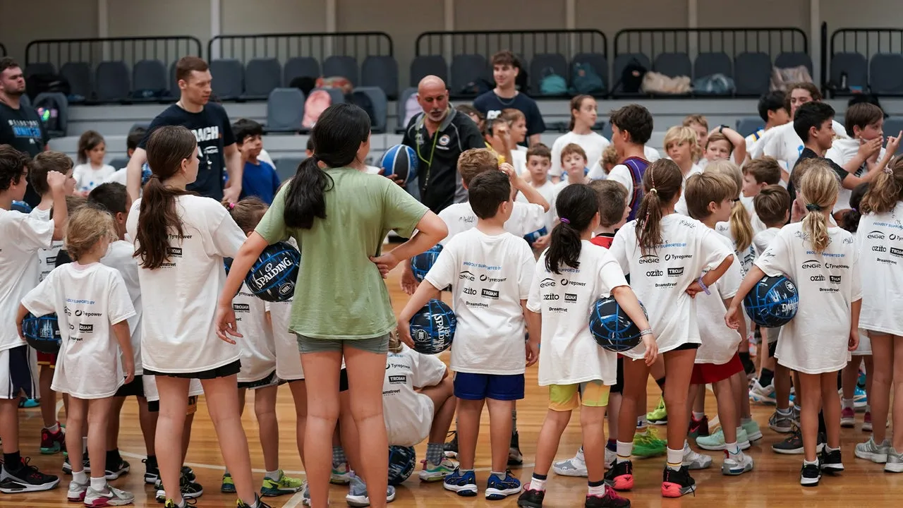 United stars to hit the court across school holiday camps
