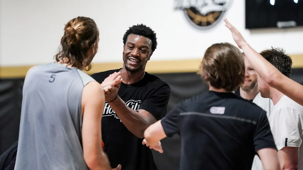 Hukporti dazzles in return to full-contact practice