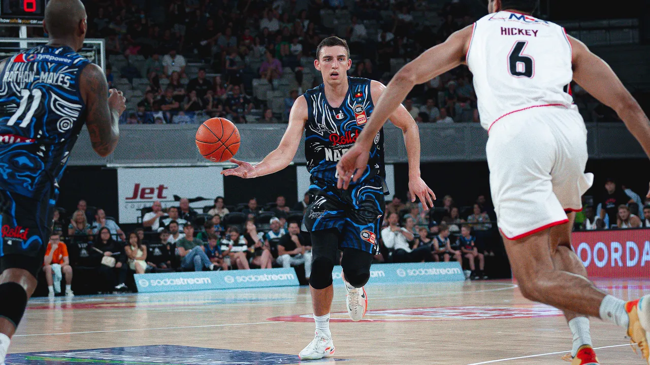 Peatling’s career night propels United