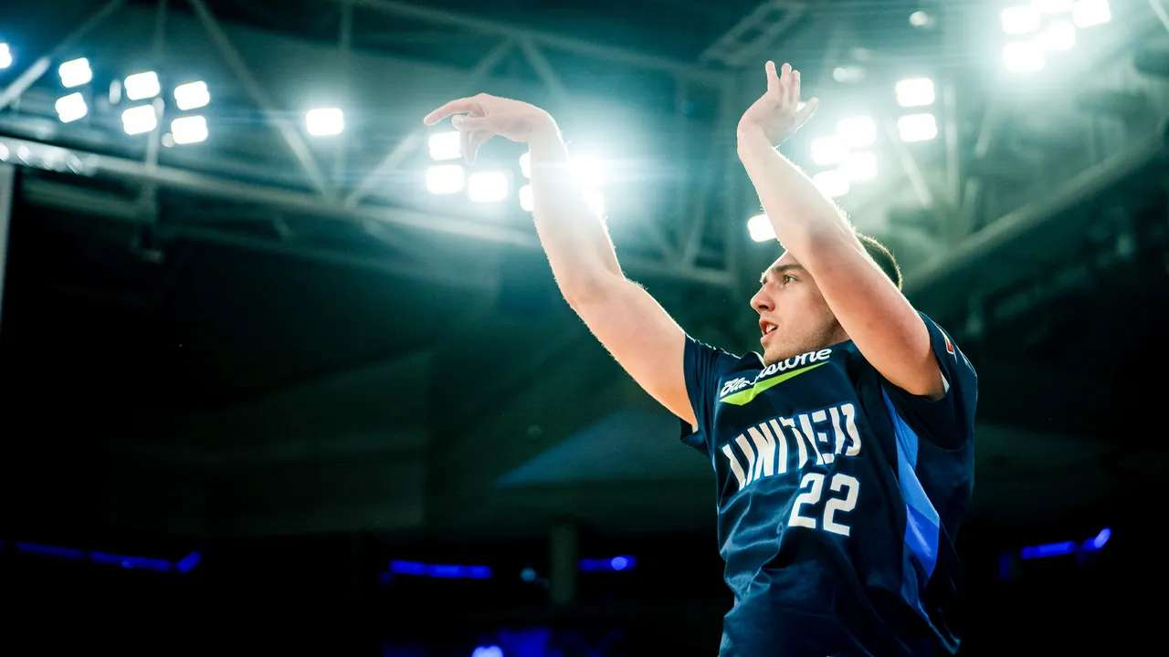 Peatling shines in return to the court