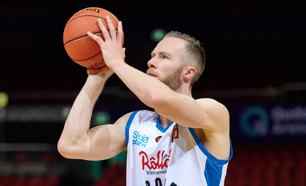 David Barlow to eclipse 350 NBL games