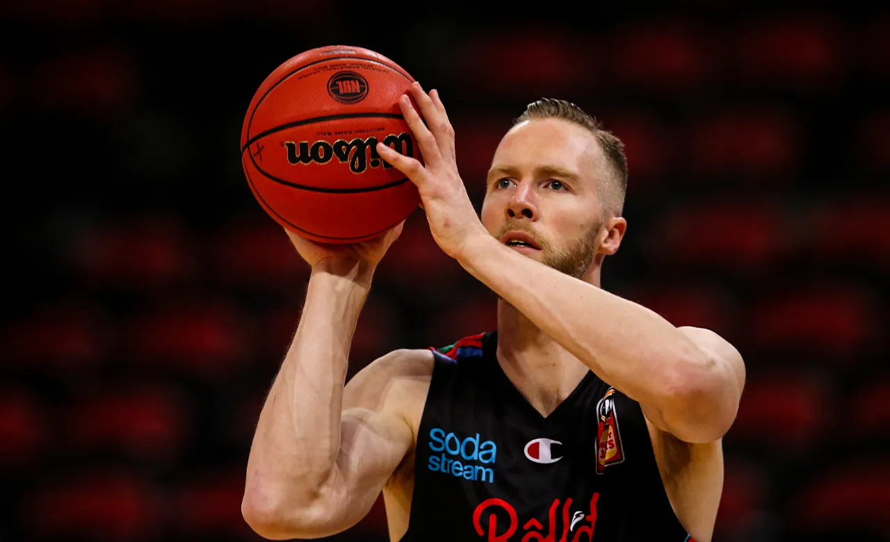 David Barlow re-signs with Melbourne United
