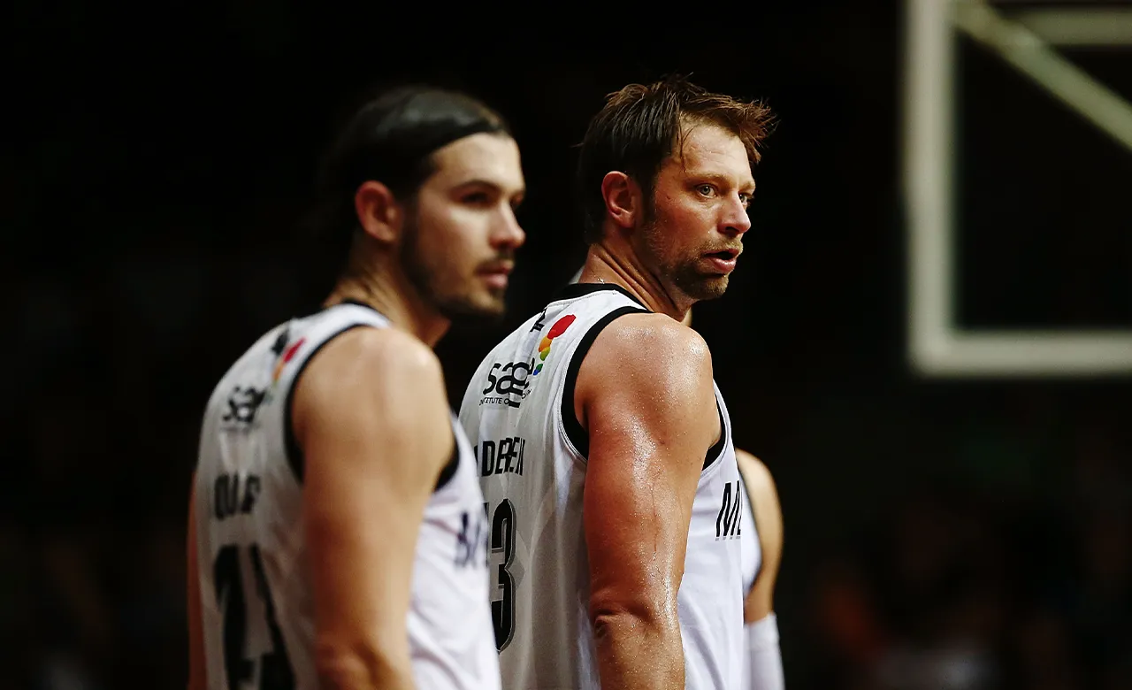 Melbourne United sign club legend David Andersen as injury replacement