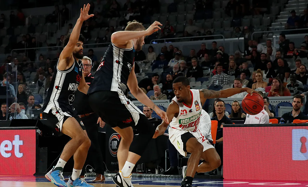 Melbourne United’s winning streak snapped by Perth