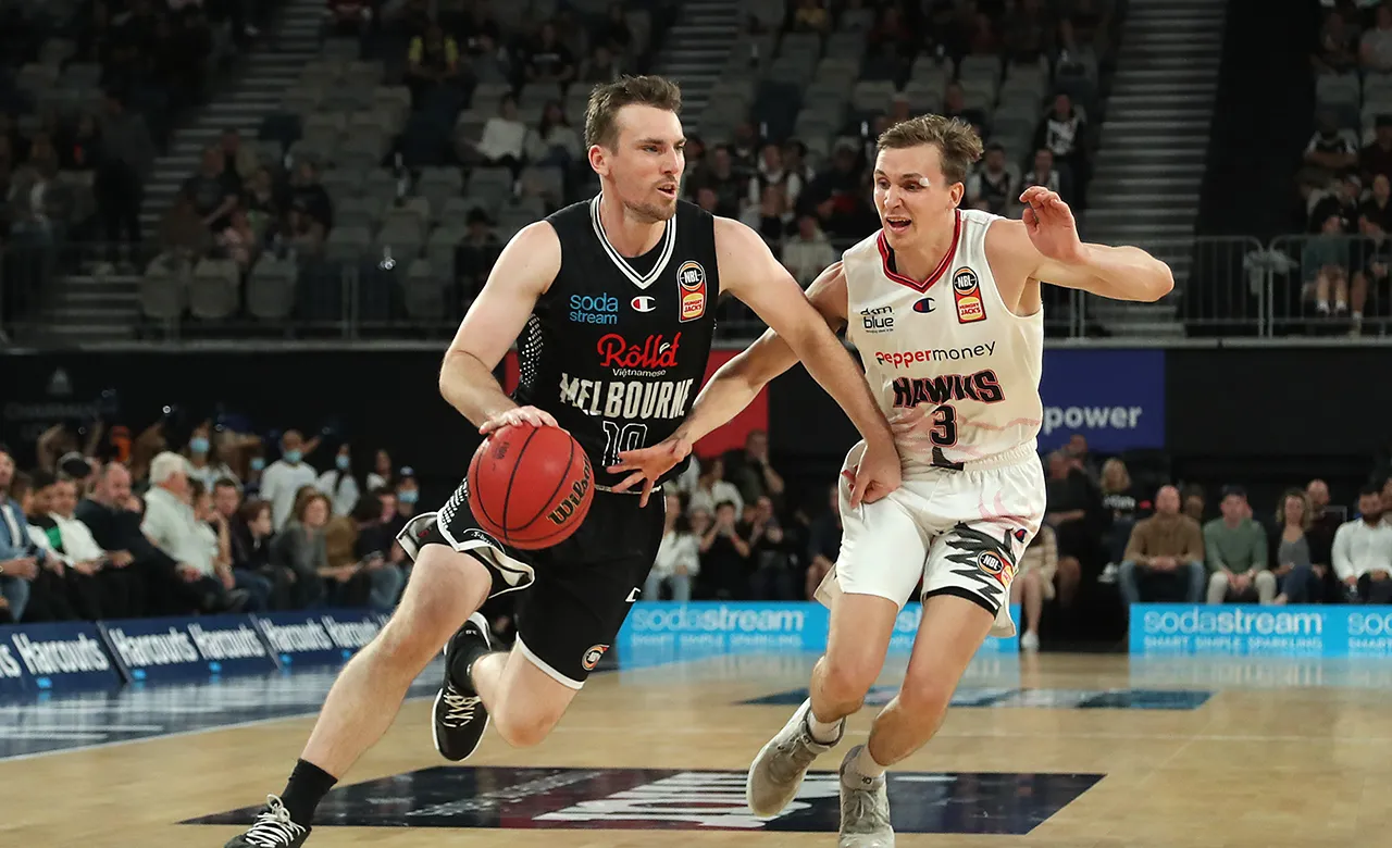 Total team effort powers United past the Hawks