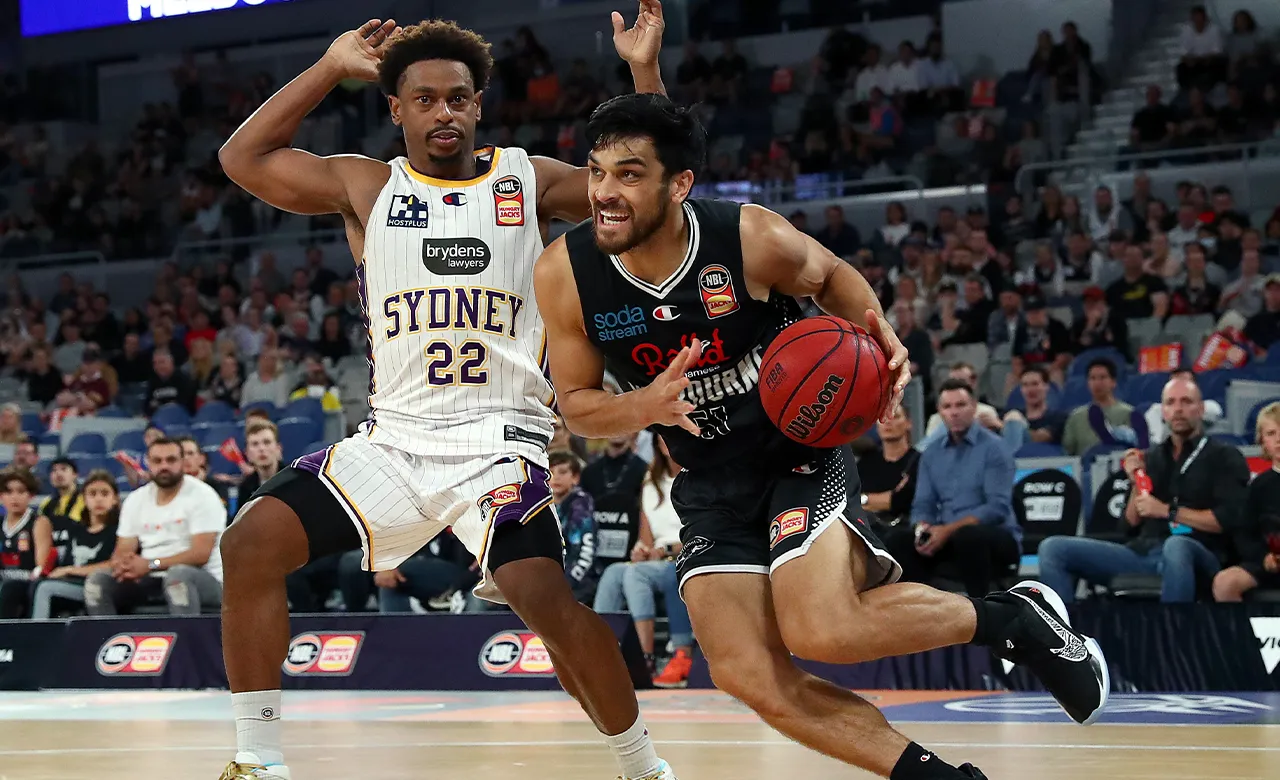 Melbourne claims comeback win over Sydney