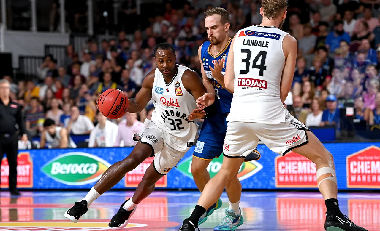 Melbourne United continue unbeaten run as Goulding catches fire