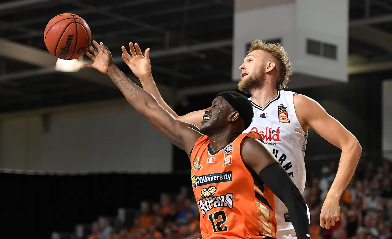 Melbourne United sneak home against the Snakes