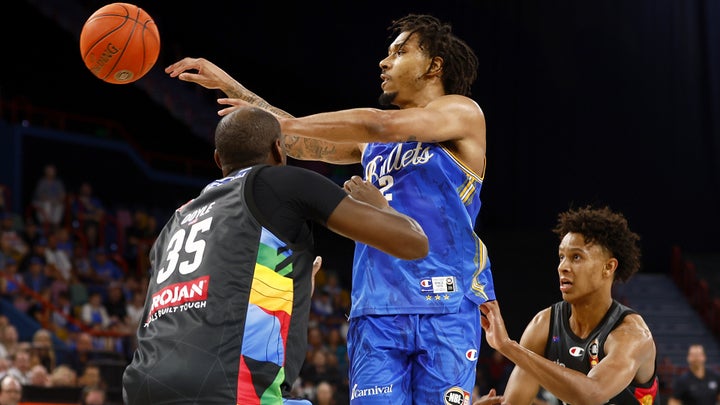 Adams almost delivers scintillating fightback