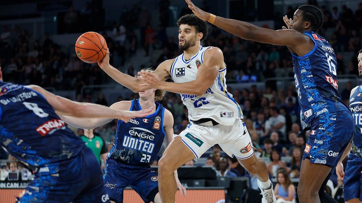 Bullets fall to sharpshooting United 