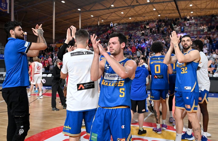 Bullets stun Cats in OT