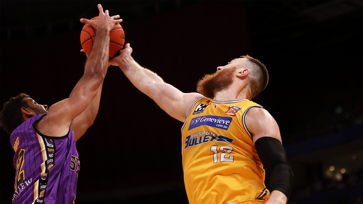 Fourth quarter flurry gives Kings edge over Bullets