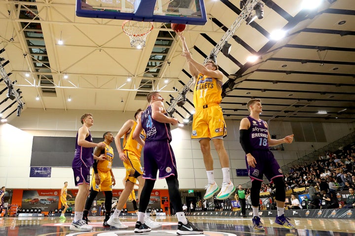 Breakers fire early and hold off Bullets