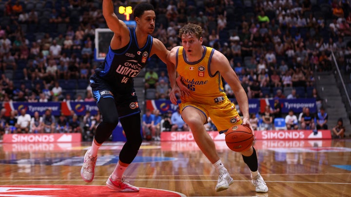 Holt a bright spark on rough night for Bullets