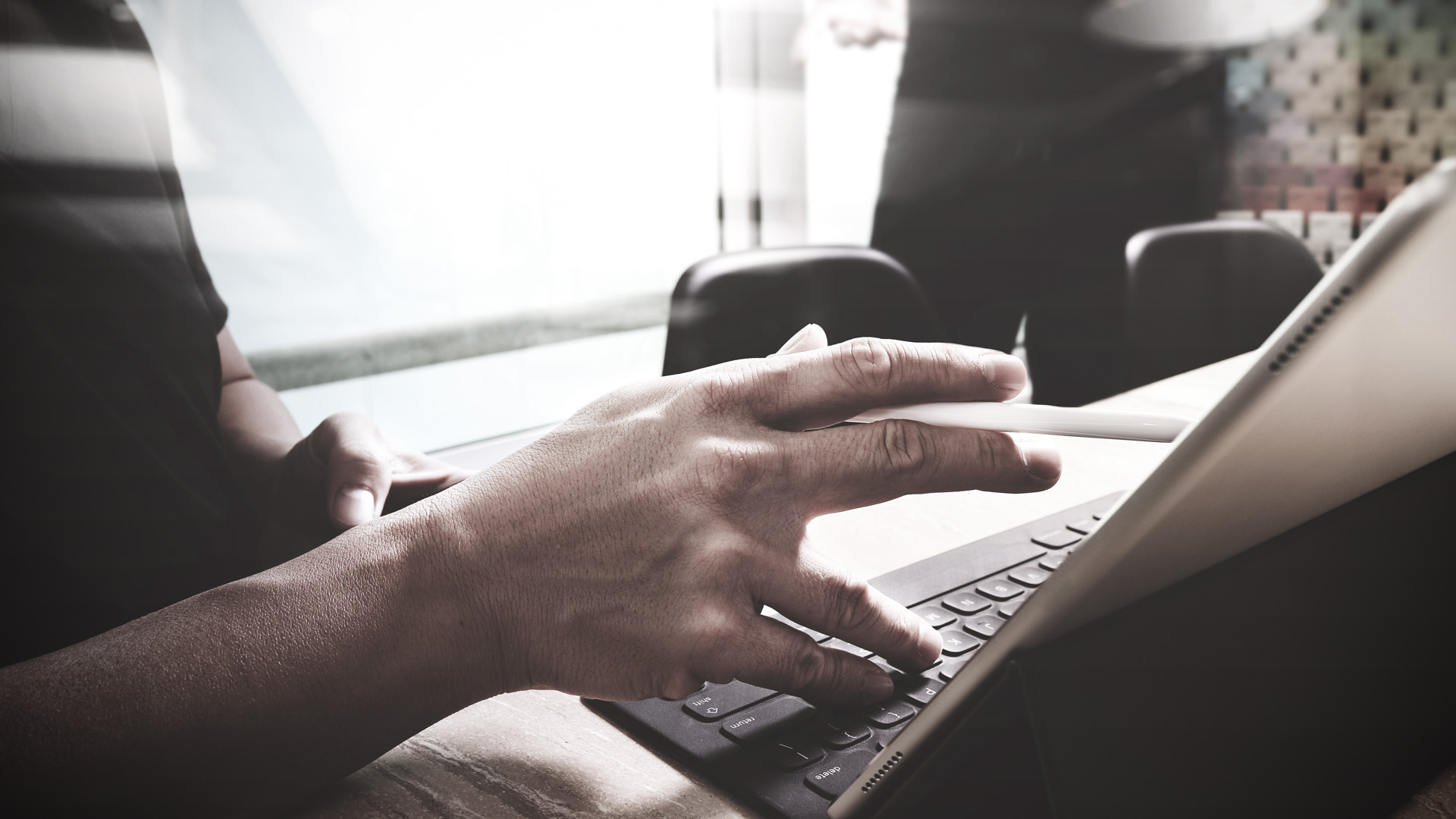 Mitarbeite am Laptop