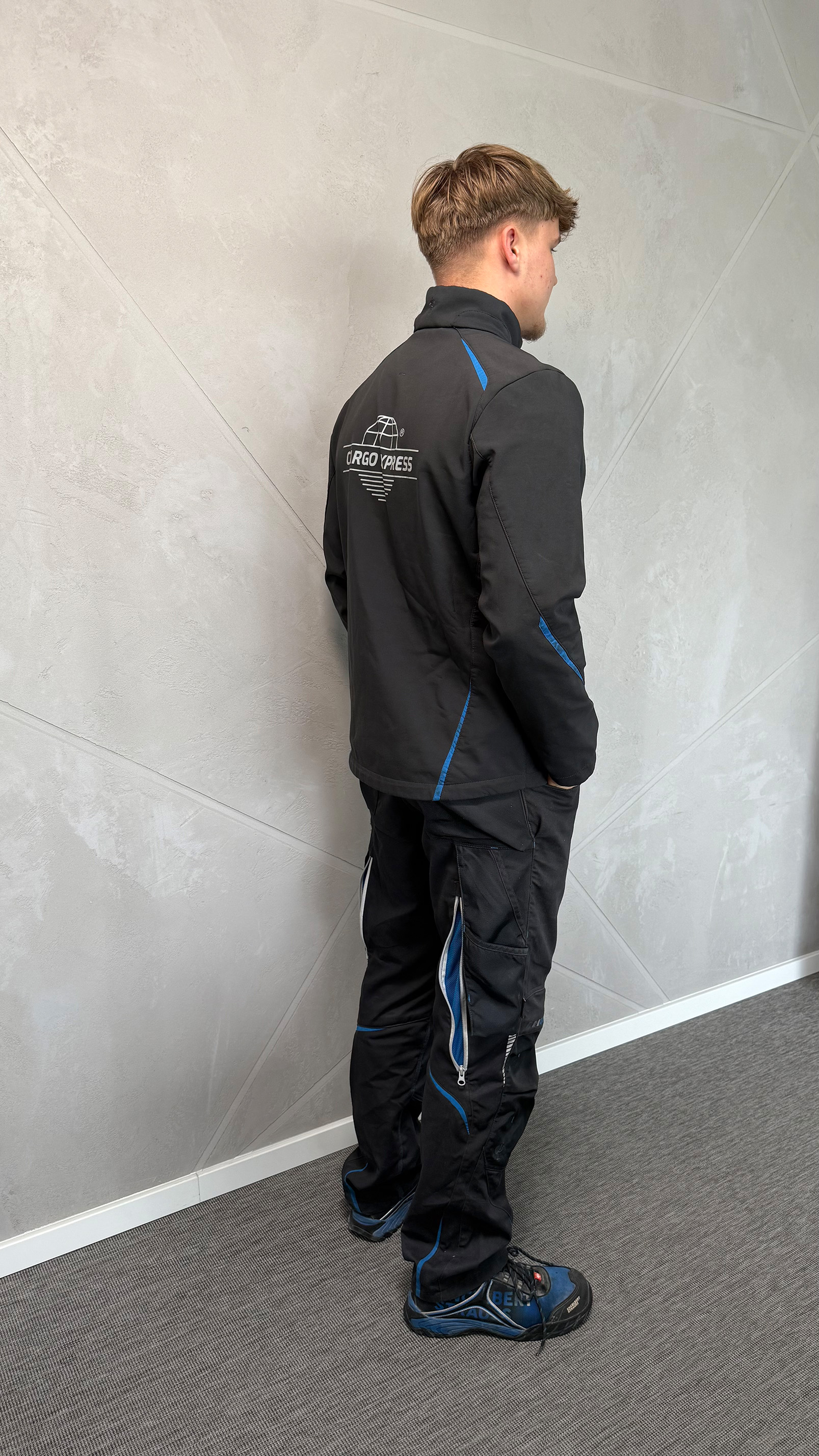 Arbeitskleidung – Jacke seitlich/hinten