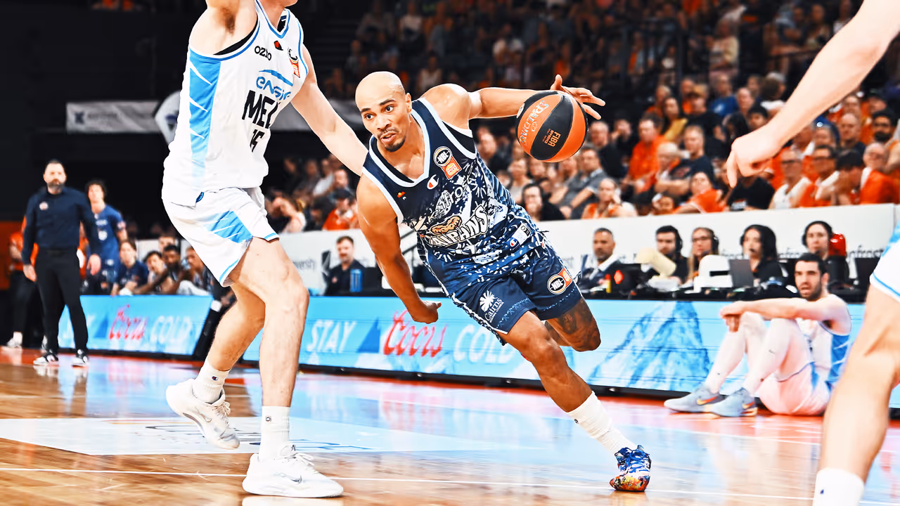 Taipans fall to undefeated United